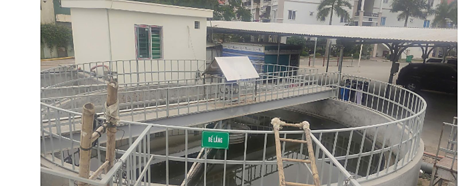 Bể lắng tròn có cầu công tác trong hệ thống xử lý nước thải khu đô thị An Đồng