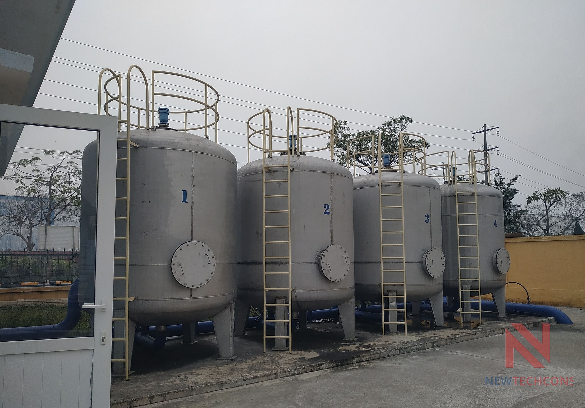 Cụm bồn lọc áp lực bằng thép trong hệ thống xử lý nước sạch KCN Tiên Sơn